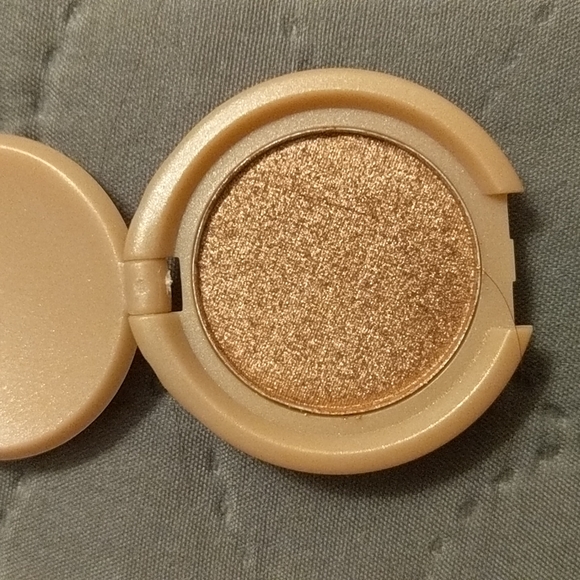 Lush Eyeshadow - Picture 3 of 4